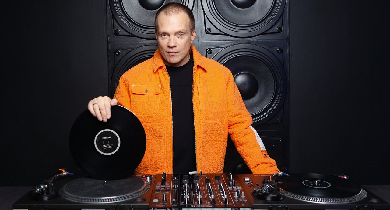  DJ GROOVE